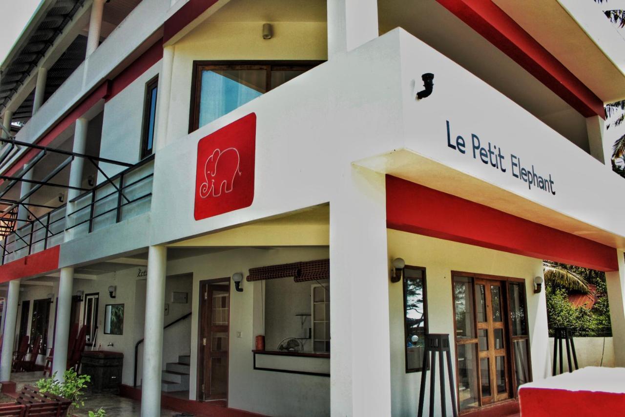 Petit Elephant Cherai Beach Exterior foto